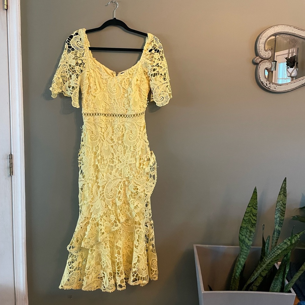 Lulu’s yellow lace dress